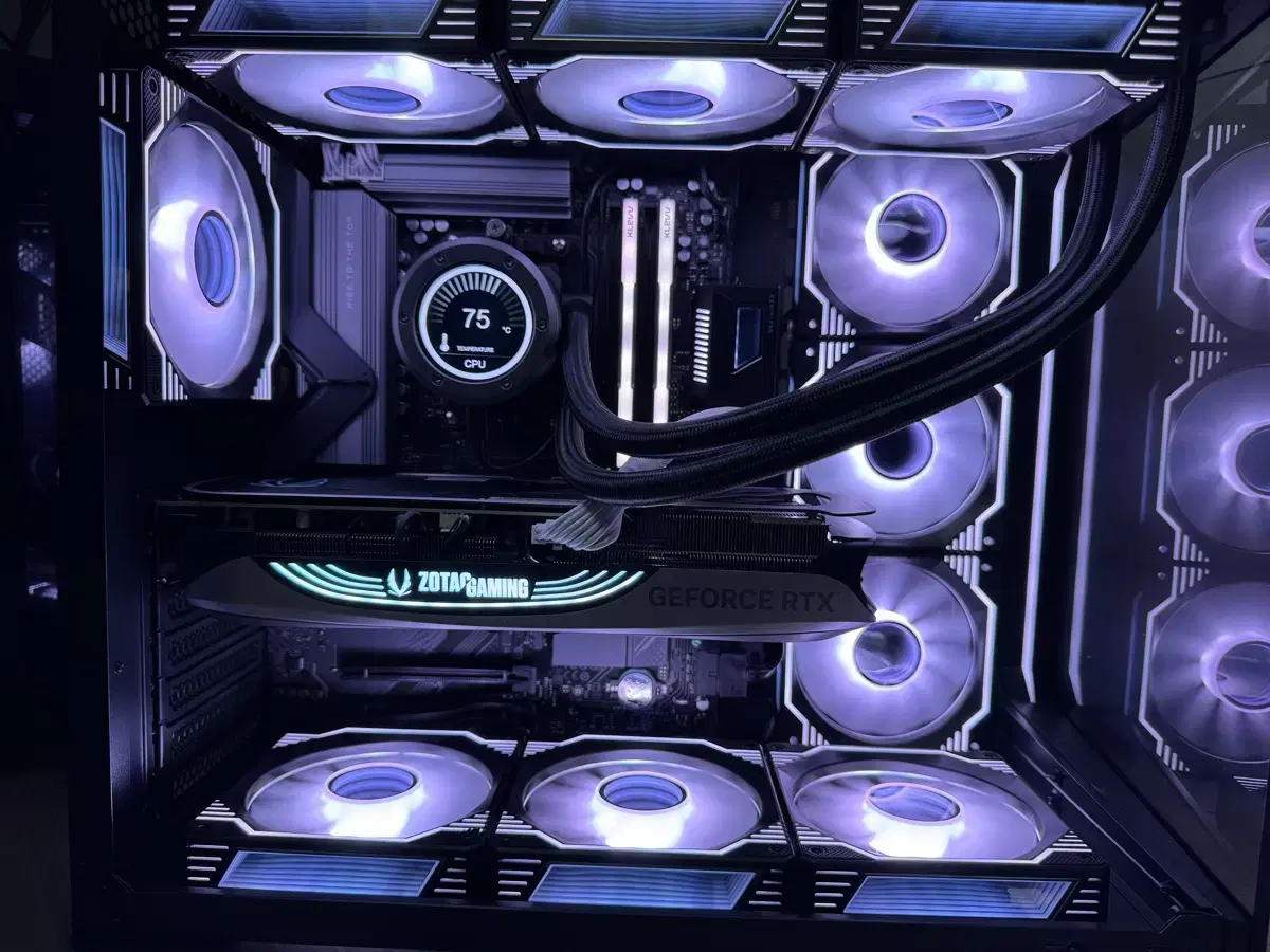 라이젠 9800x3D / RTX4070Ti 고사양 게이밍 컴퓨터